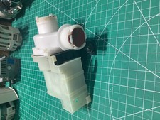 Frigidaire 137108100 Washer Drain Pump Assembly
